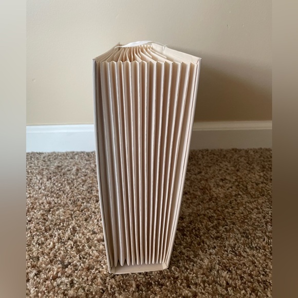 Mr. & Mrs. Expandable File Folder for Wedding Planning - Picture 4 of 7